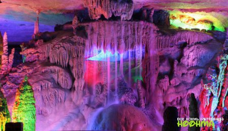 Красивая цветная пещера Тростниковой флейты