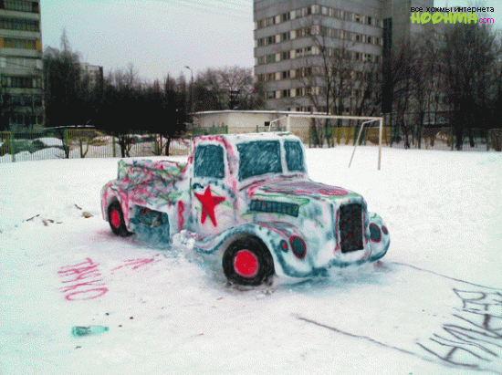 Машина из снега