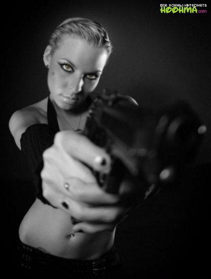 Фото девушек с оружием