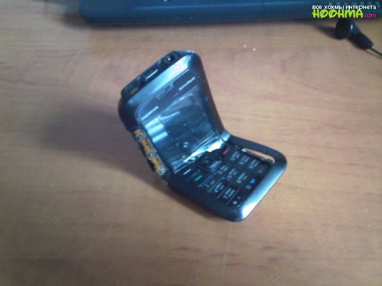 Разбитый попой телефон